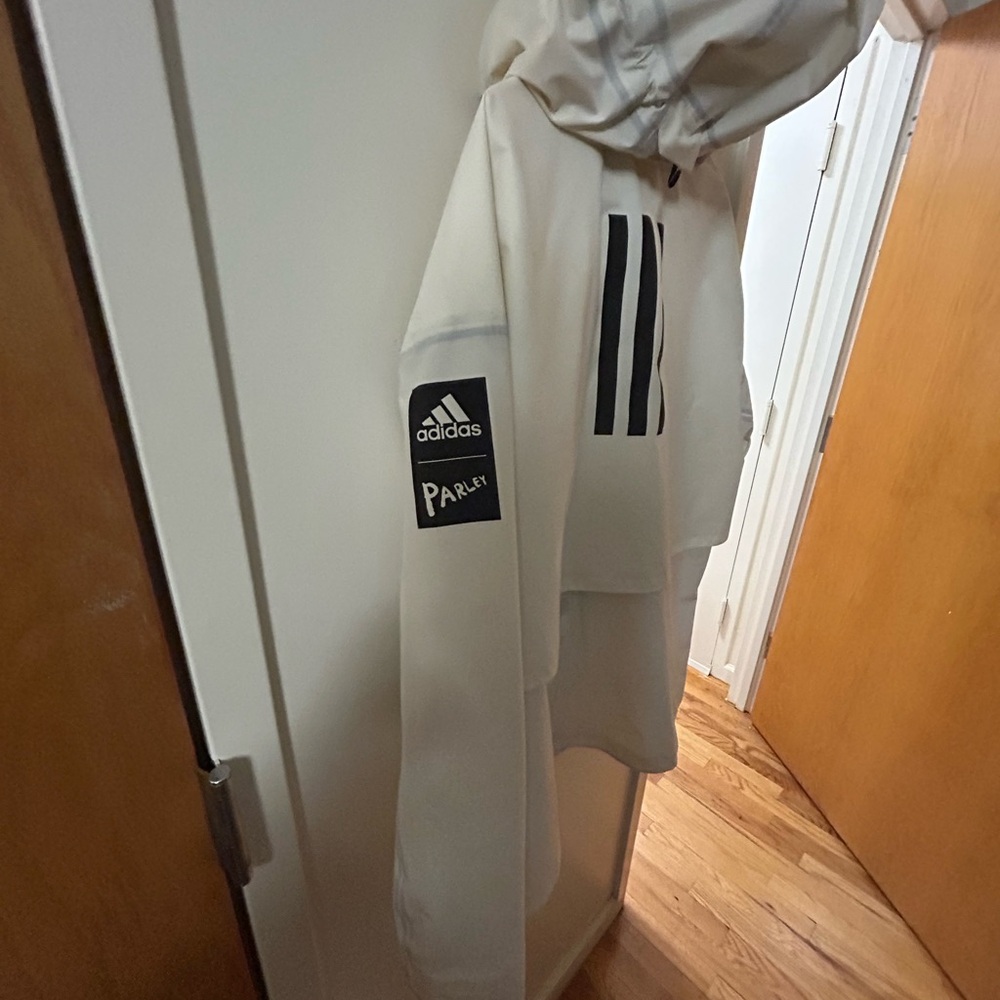 I’m selling adidas jacket the original price was $350 I’m selling it for $250